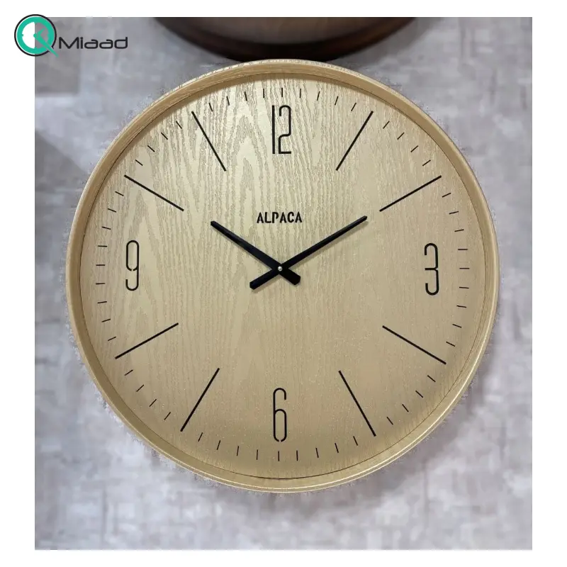 ساعت دیواری آلپاکا مدل SO30، ساعت دیواری سایز 60 با طراحی ساده و مینیمال، رنگ طلایی، متریال MDF ساعت، صفحه بدون شیشه ساعت، دارای موتور آرامگرد و دو سال ضمانت ساعت دیواری