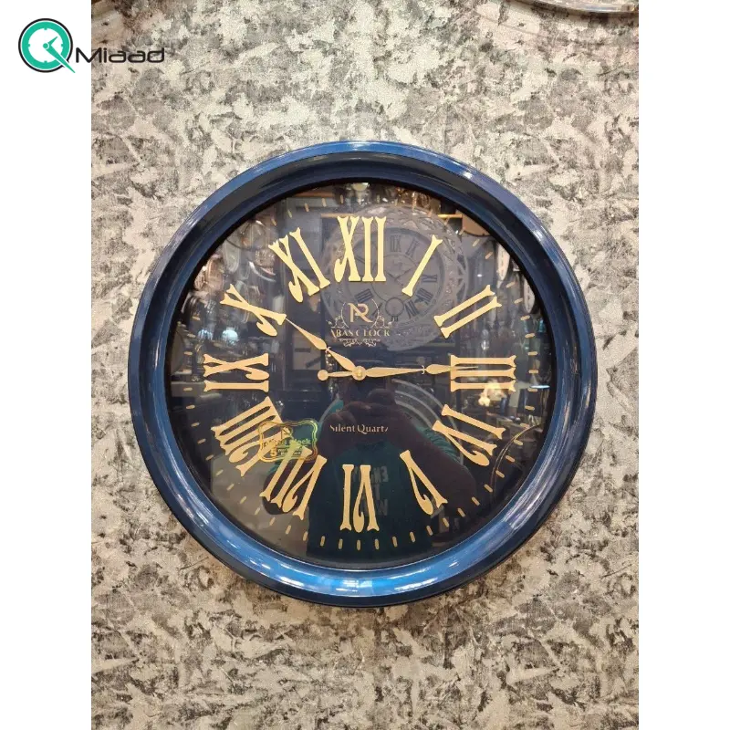 ساعت دیواری ارس مدل 930، ساعت دیواری با متریال پلاستیک ABS و صفحه تمام چوب، دارای اعداد رومی، موتور درجه یک تایوانی ساعت، رنگ سرمه ای ساعت دیواری