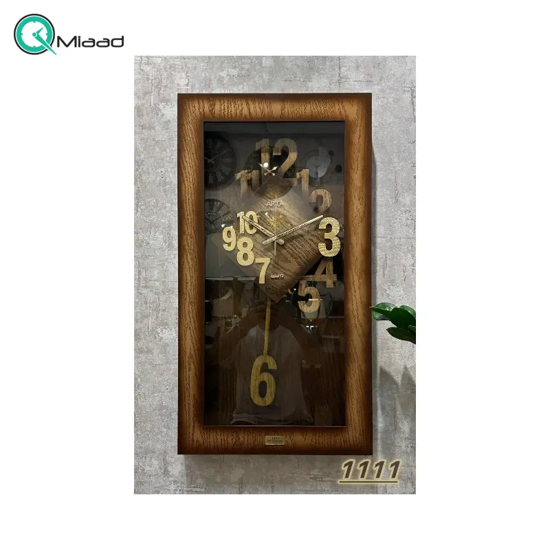 ساعت دیواری آرتا Arta کد 1111، ساعت دیواری چهارگوش چوبی، عدد 6 به صورت پاندول و اعداد لاتین و موتور آرامگرد ساعت
