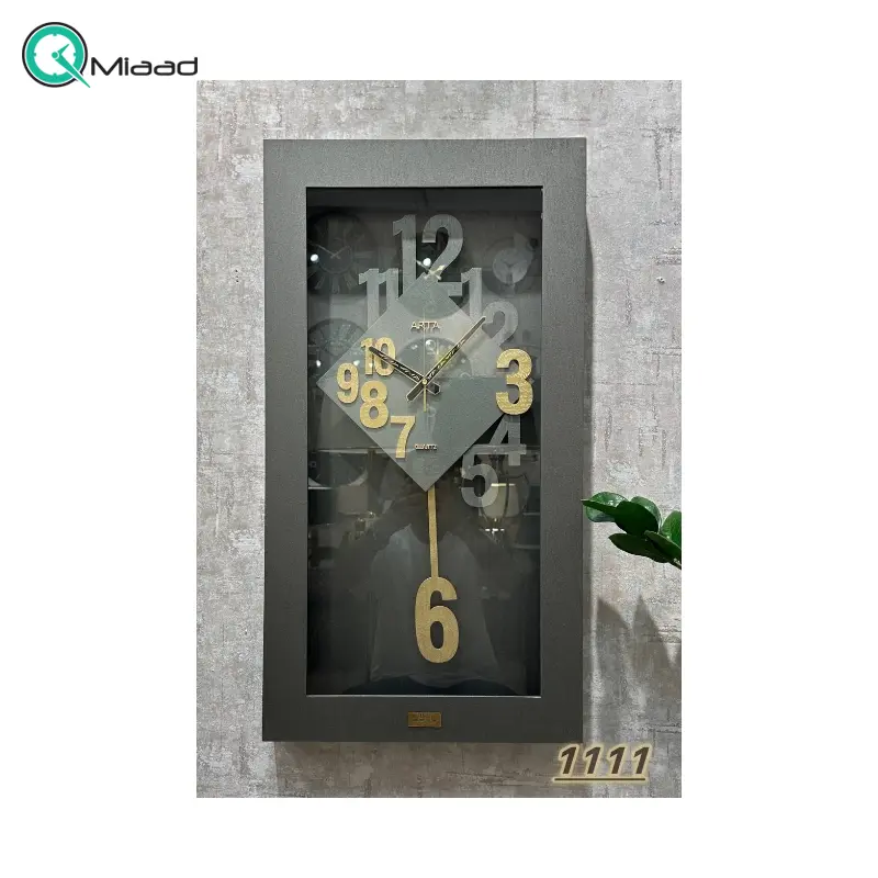 ساعت دیواری آرتا Arta کد 1111، ساعت دیواری چهارگوش چوبی، عدد 6 به صورت پاندول و اعداد لاتین و موتور آرامگرد، رنگ طوسی ساعت