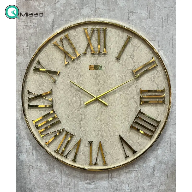 ساعت دیواری مدل چرمی کد 2860، ساعت دیواری مدل چرمی در دو سایز و تنوع رنگ و طرح، طراحی نوین با متریال چرمی، اعداد رومی، سایز 60، روشن طلایی قیمت ساعت دیواری مدرن