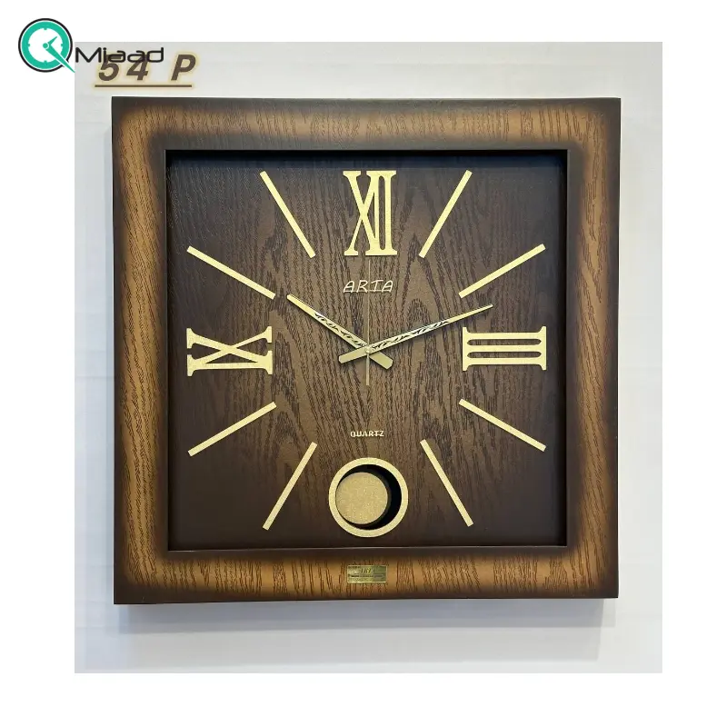 ساعت دیواری آرتا Arta کد 55P، ساعت دیواری مربعی سایز 45 پاندولی با اعداد رومی طلایی، متریال HDF طرح چوب، موتور روانگرد با ضمانت 3 ساله، رنگ قهوه ای ساعت
