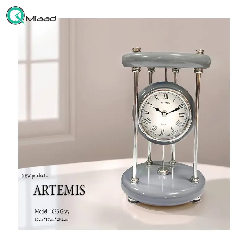ساعت رومیزی فلزی آرتمیس مدل 1025، ساعت رومیزی بسیار زیبا و مدرن آرتمیس، دارای تنوع رنگ بندی و رنگ های زیبا، دکوری و بسیار زیبا، اعداد رومی، رنگ طوسی ساعت رومیزی