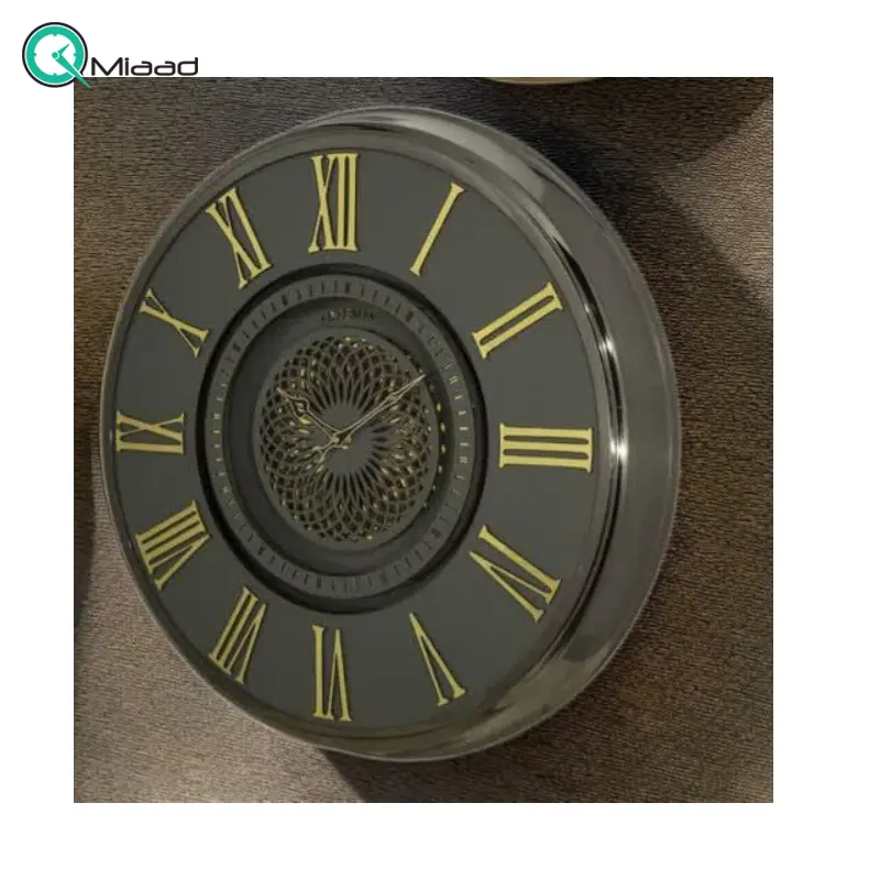 ساعت دیواری آرتمیس مدل 2044، ساعت دیواری ساخته شده با متریال فلز، دارای چرخ دنده متحرک روی صفحه ساعت، اعداد رومی برجسته، سایز 70، رنگ تیتانیوم طلایی ساعت دیواری