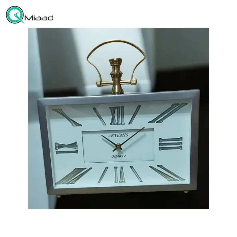 ساعت رومیزی برقی آرتمیس مدل 2032، ساعت رومیزی خاص و فلزی چراغدار برقی با اعداد رومی، دارای تنوع رنگی، رنگ طوسی ساعت رومیزی