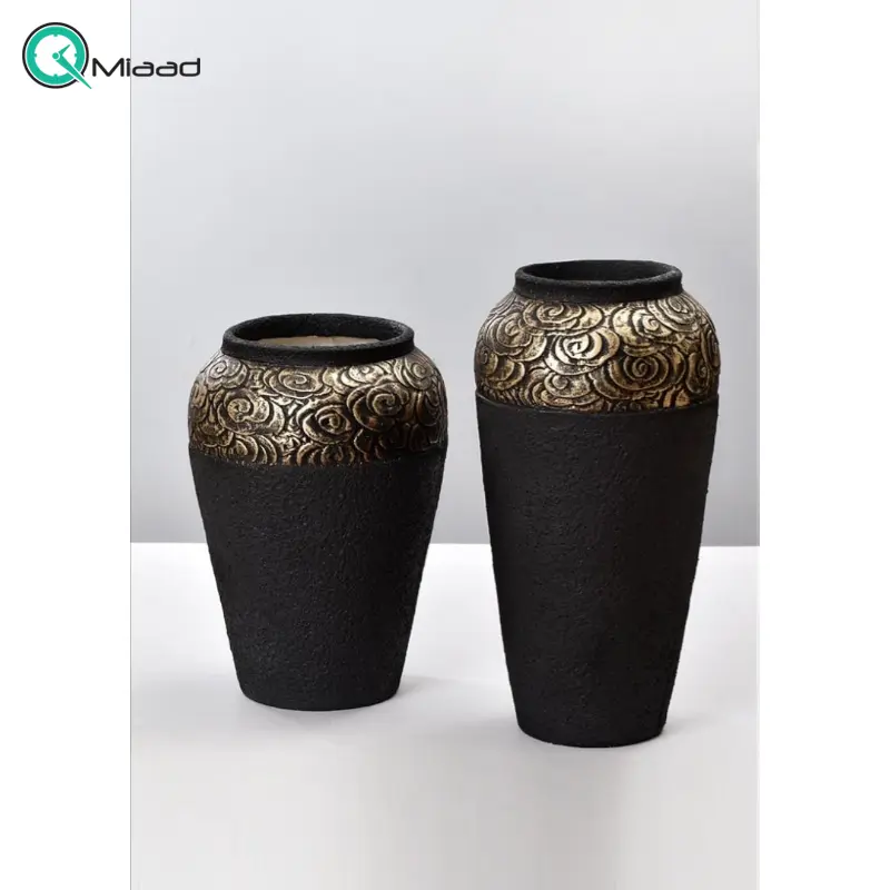 گلدان منبتی در دو سایز GO27197، گلدان تزیینی و دکوری با طراحی ساده و زیبا، رنگ مشکی طلایی با طرح زیبا منبت کاری شده طلایی رنگ گلدان