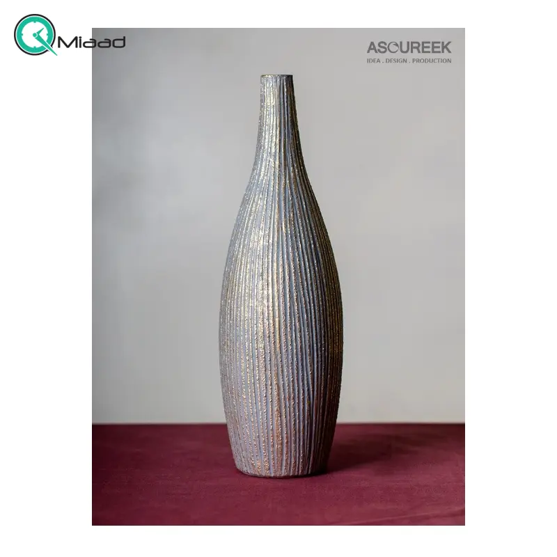 گلدان مدل سنگی کد GO27242، گلدان تزیینی و دکوری با طراحی ساده و زیبا و همینطور خلاقانه، طرح سنگی، رنگ طوسی طلایی گلدان