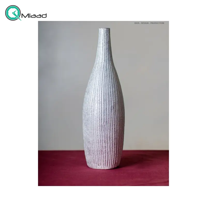 گلدان مدل سنگی کد GO27246، گلدان تزیینی و دکوری با طراحی ساده و زیبا و همینطور خلاقانه، طرح سنگی، رنگ سفید نقره ای گلدان