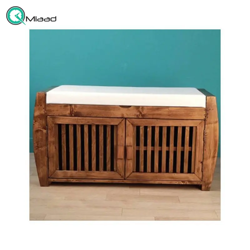 جاکفشی نشیمن هلالی درب دار چرم سفید مدل JK20017، جاکفشی با طراحی سنتی، دارای طبقه های برای نگهداری کفش و جزییات مربوطه، نشیمن با رنگ و متریال چرم سفید جاکفشی