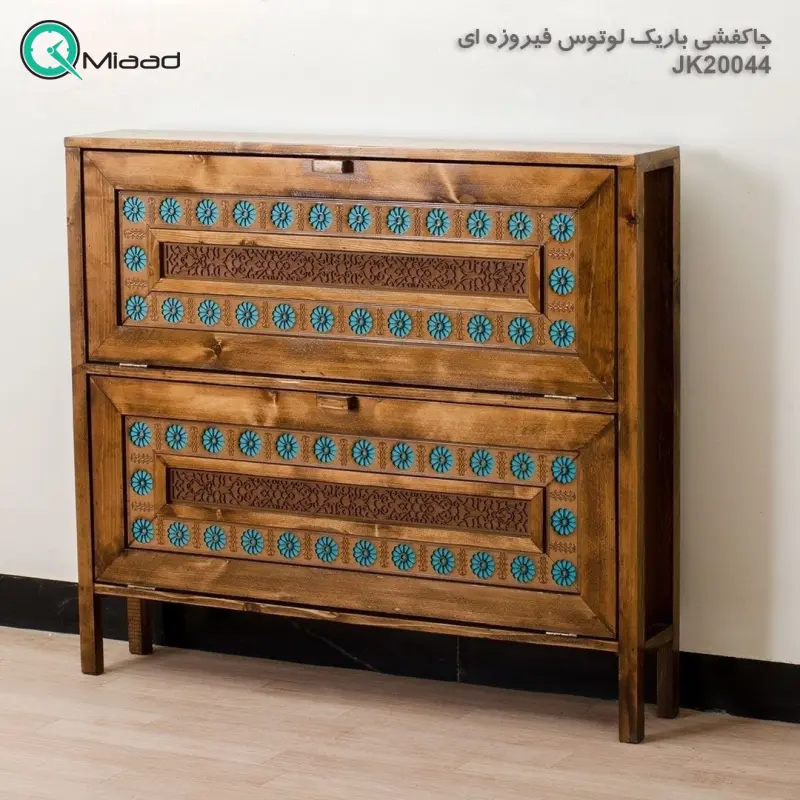 جاکفشی باریک لوتوس فیروزه ای مدل JK20044، جاکفشی با طراحی سنتی، دارای طبقه های برای نگهداری کفش و جزییات مربوطه، ترکیب رنگ فیروزه ای و قهوه ای جاکفشی