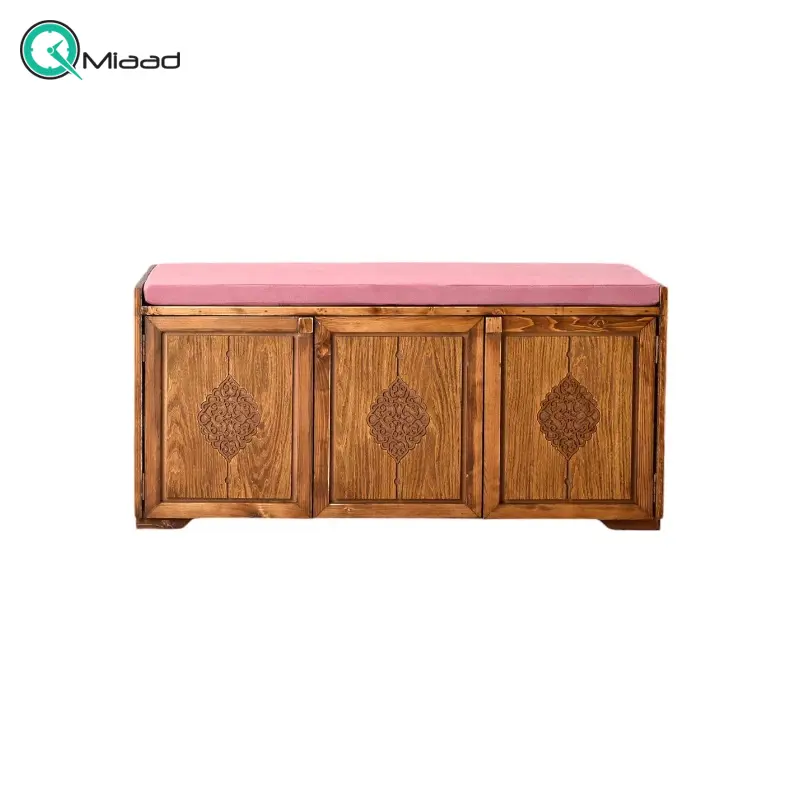 جاکفشی نشیمن عباسی مدل JK24020، جاکفشی با طراحی سنتی، دارای طبقه های برای نگهداری کفش و جزییات مربوطه، ترکیب رنگ رویه نسکافه ای روشن جاکفشی