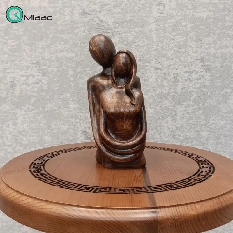 مجسمه رزین مدل آغوش کد MO16143، مجسمه دکوری، زیبا کننده هر میز و هر سطحی، هدیه ای مناسب برای خانم ها، رنگ قهوه ای مجسمه