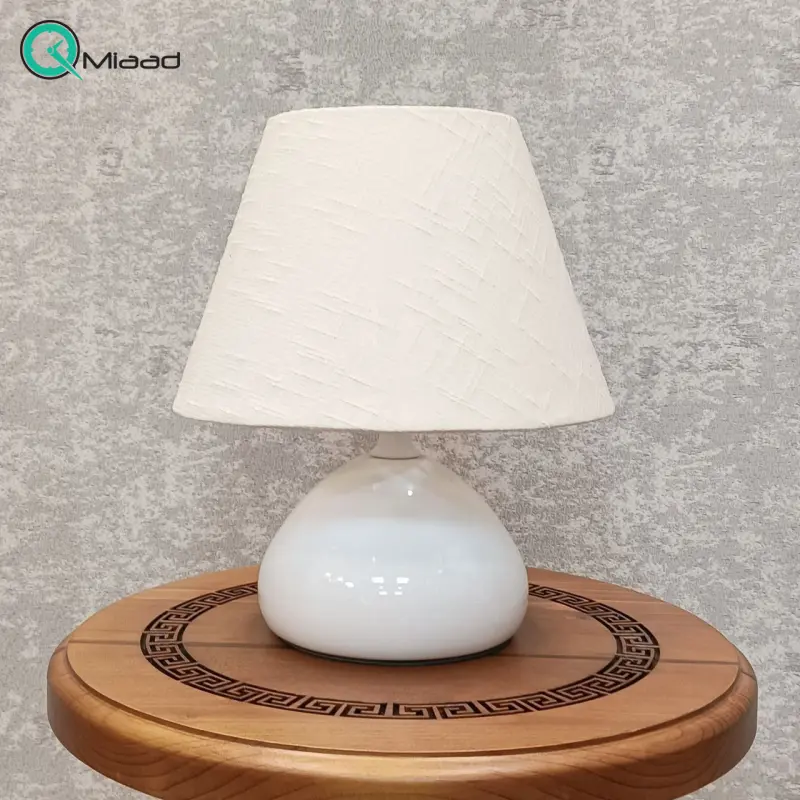 آباژور رومیزی مدرن، چراغ خواب جذاب و ظریف با طراحی مدرن و مینیمال، سرپیچ معمولی، رنگ سفید آباژور