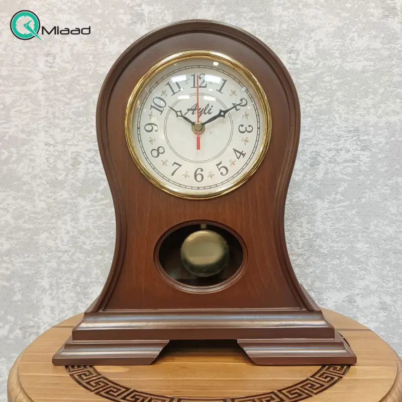 ساعت رومیزی چوبی آیلی مدل 444B، ساعت رومیزی پاندول دار با متریال تمام چوب، طراحی فانتزی و مینیمال، موتور آرامگرد و 2 سال ضمانت، اعداد لاتین ساعت رومیزی