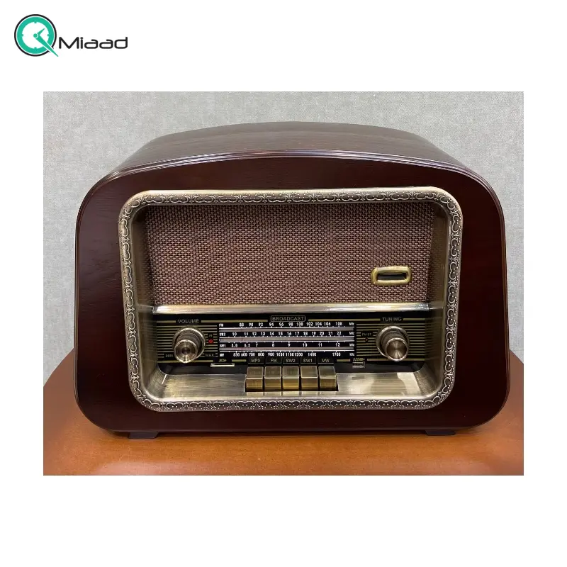 رادیو رومیزی مدل 050، رادیو سایز بزرگ با متریال چوب، دارای قابلیت های CD، mp3، AUX، فلش، رادیو با ظاهر شیک و نوستالژی، امکاناتی دیگر مثل خروجی صدا و میکروفون رادیو