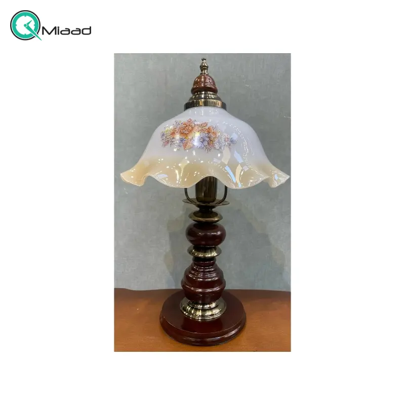 آباژور رومیزی مدل 30075، چراغ خواب چوبی اورجینال، دارای حباب لب دورچین، مناسب اتاق خواب و سالن پذیرایی  آباژور