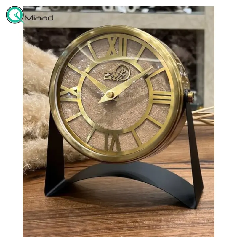 ساعت رومیزی بتیس مدل 1525، ساعت رومیزی فلزی لوکس، با تنوع رنگ بندی و رنگ آبکاری مات، اعداد رومی در صفحه ساعت، ترکیب رنگ طلایی صفحه سفید ساعت رومیزی