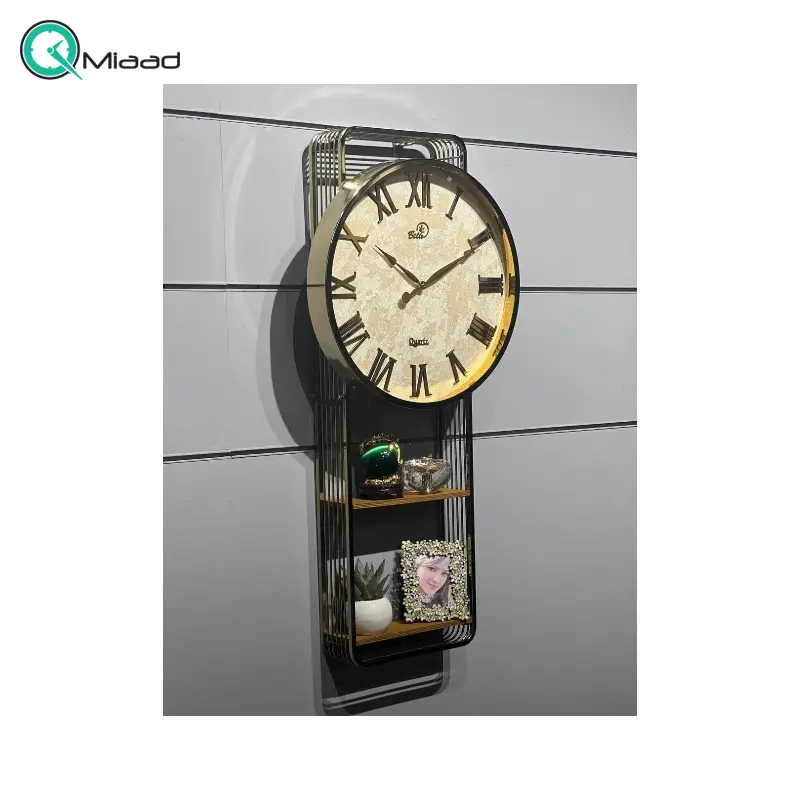 ساعت دیواری بتیس مدل 4550، ساعت دیواری 2 تیکه باکس دار مدرن با متریال فلز، رنگ آبکاری شده، موتور تایوانی و جزییات ظریف روی صفحه، دارای اعداد روتین، رنگ طلایی سفید ساعت دیواری
