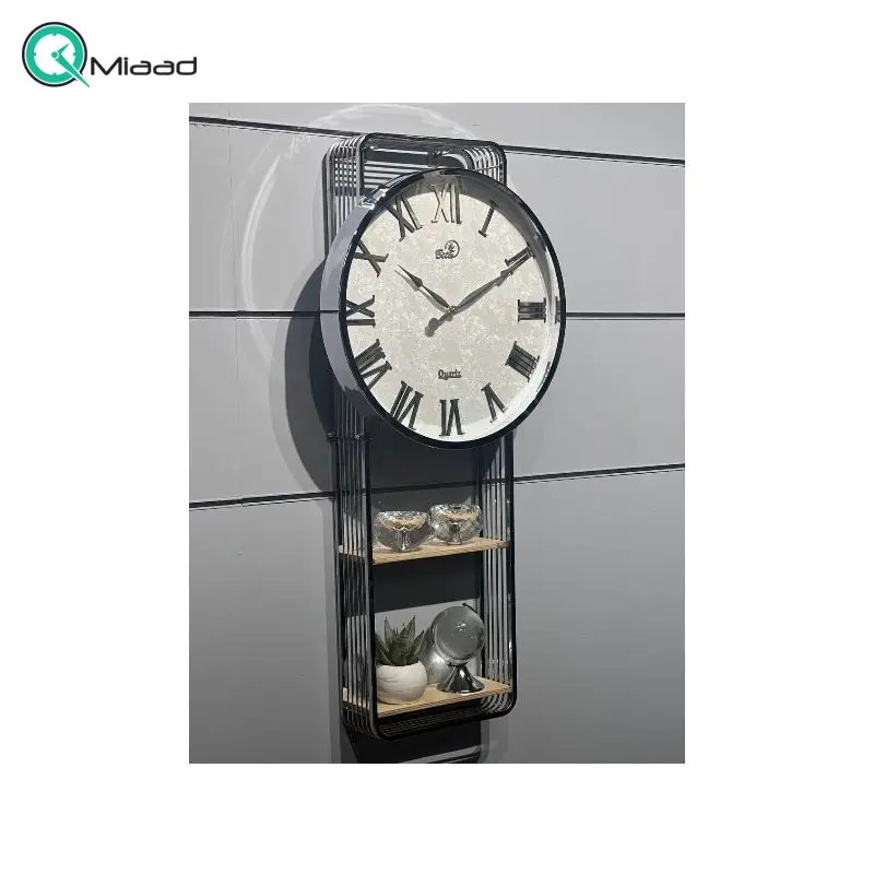 ساعت دیواری بتیس مدل 4550، ساعت دیواری 2 تیکه باکس دار مدرن با متریال فلز، رنگ آبکاری شده، موتور تایوانی و جزییات ظریف روی صفحه، دارای اعداد روتین، رنگ سیلور سفید ساعت دیواری