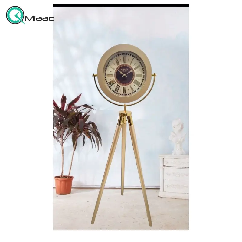 ساعت ایستاده چوبی دیاکو مدل هیرو، ساعت ایستاده پایه دار با ارتفاع قابل تنظیم ساعت، جنس بدنه از چوب و فلز، دارای تنوع رنگ بندی، رنگ طلایی صفحه روشن ساعت ایستاده