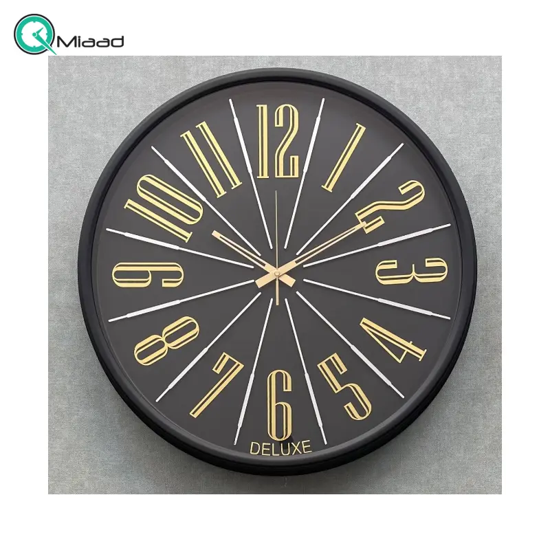ساعت دیواری دلوکس کد 704، ساعت دیواری مدرن با طراحی مینیمال و دارای رنگ بندی، سایز 51 سانتی متر، رنگ طلایی ساعت