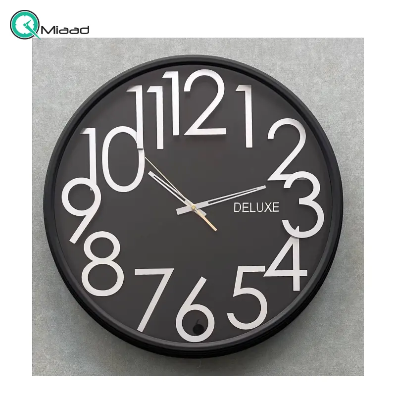 ساعت دیواری دلوکس کد 707، ساعت دیواری مدرن با طراحی مینیمال و دارای رنگ بندی، سایز 51 سانتی متر، رنگ نقره ای ساعت