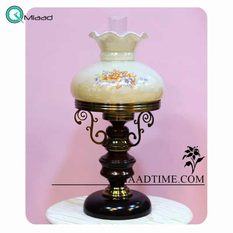 چراغ خواب و آباژور رومیزی چوبی طرح گردسوز با چوب راش گرجستان مناسب اتاق خواب و سالن پذیرایی مدل EB6017 آباژور