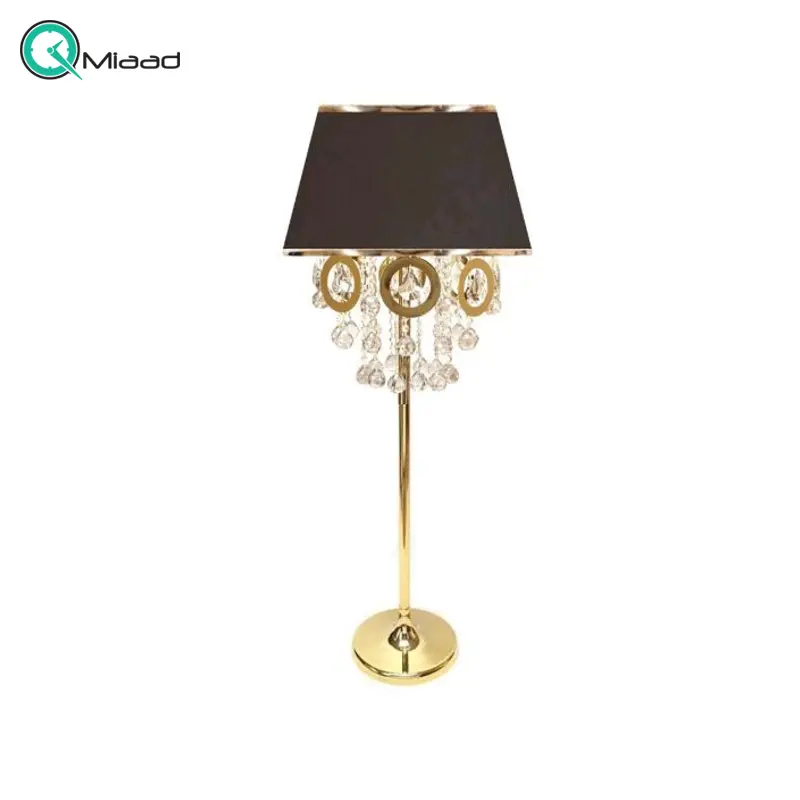 آباژور سالنی مدل 102، آباژور ایستاده با پایه آهنی، متریال طلق و پارچه کلاهک، دارای 1 سرپیچ معمولی E27، تعداد 36 آویز و 8 حلقه، همچنین قابل سفارش در دو مدل آویز دار و بدون آویز، رنگ طلایی آباژور