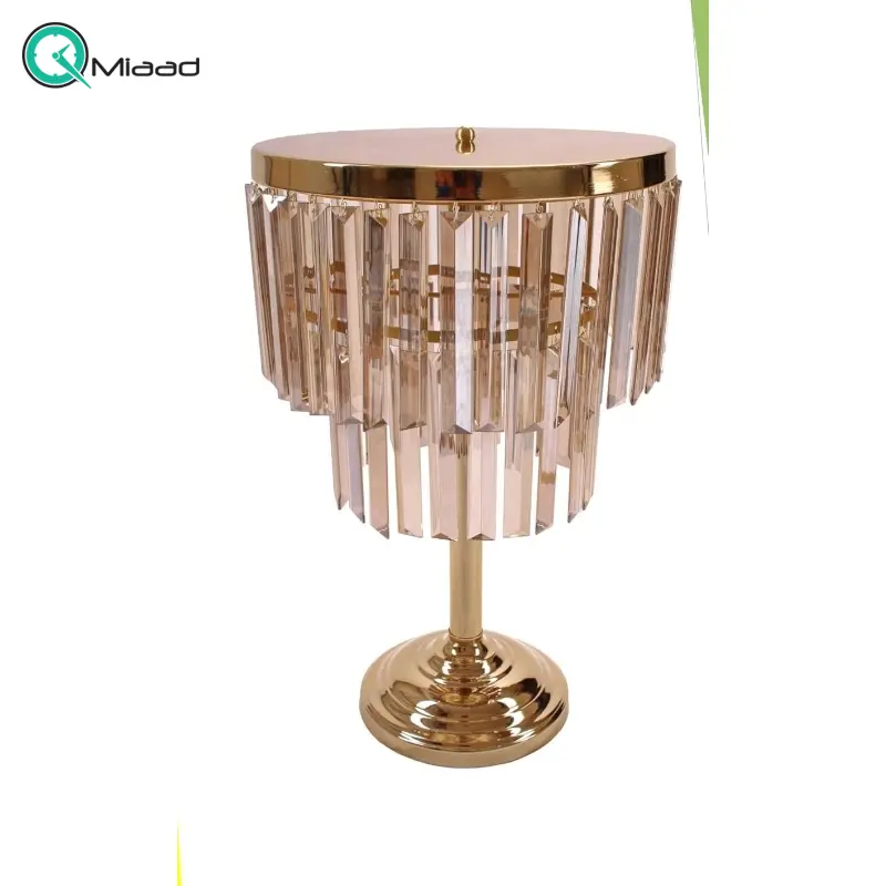 آباژور رومیزی مدل 228، آباژور ایستاده با پایه آهنی، متریال طلق و پارچه شید آباژور، دارای 3 سرپیچ شمعی، دارای 60 قابلیت سفارش با آویز و بدون آویز، رنگ طلایی آباژور رومیزی