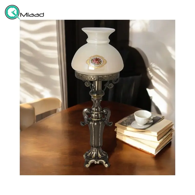 آباژور رومیزی پلی استر طرح گردسوز مدل 719، چراغ خواب رومیزی چوب و فلز مناسب اتاق خواب و سالن پذیرایی  آباژور