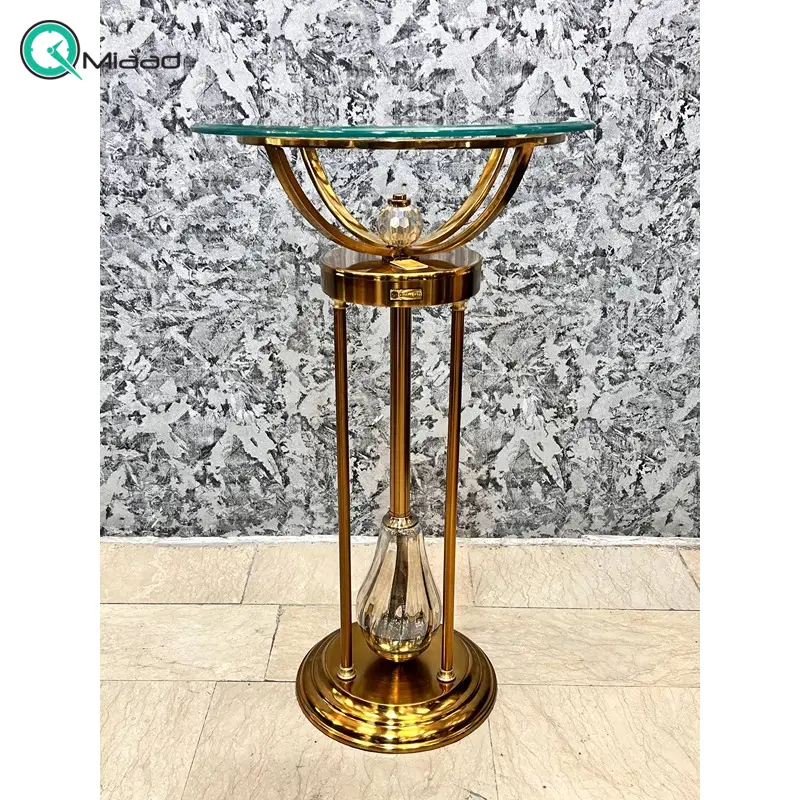 میز کنارسالنی مدل آتریسا کد 930، میز زیبا و مدرن با متریال فلز آبکاری شده آنتیک فورتیک، طراحی ظریف و مینیمال با طراحی خلاقانه، سایز 48 سانت رویه شیشه و ارتفاع 80 سانت میز