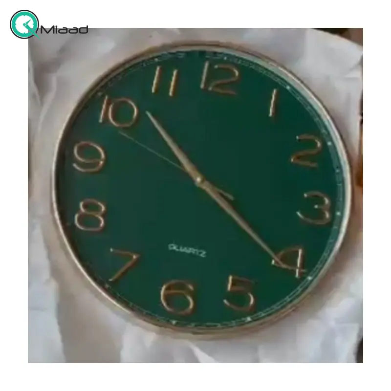 ساعت دیواری گوتن مدل 9002، ساعت دیواری مینیمال با متریال فلزی آبکاری شده، آبکاری درجه یک و طراحی ساده، رنگ سبز ساعت