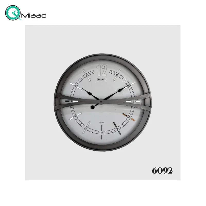 ساعت دیواری چوبی هلموت مدل 6092، ساعت دیواری خلاقانه و چوبی، ترکیب چوب و استیل، موتور ساخت تایوان، ساعت دیواری طرح ساده و در عین حال بی نظیر، رنگ طوسی، سایز 60 سانت ساعت