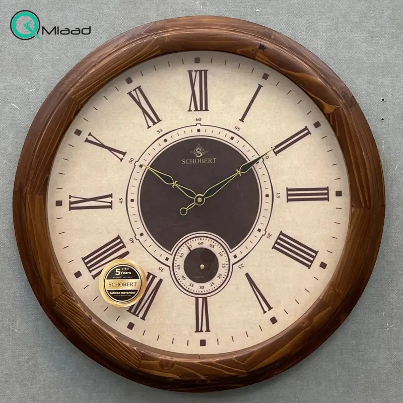 ساعت دیواری شوبرت مدل 1500، ساعت دیواری با فریم چوب طبیعی، سایز 50 با اعداد و عقربه های قهوه ای ساعت دیواری