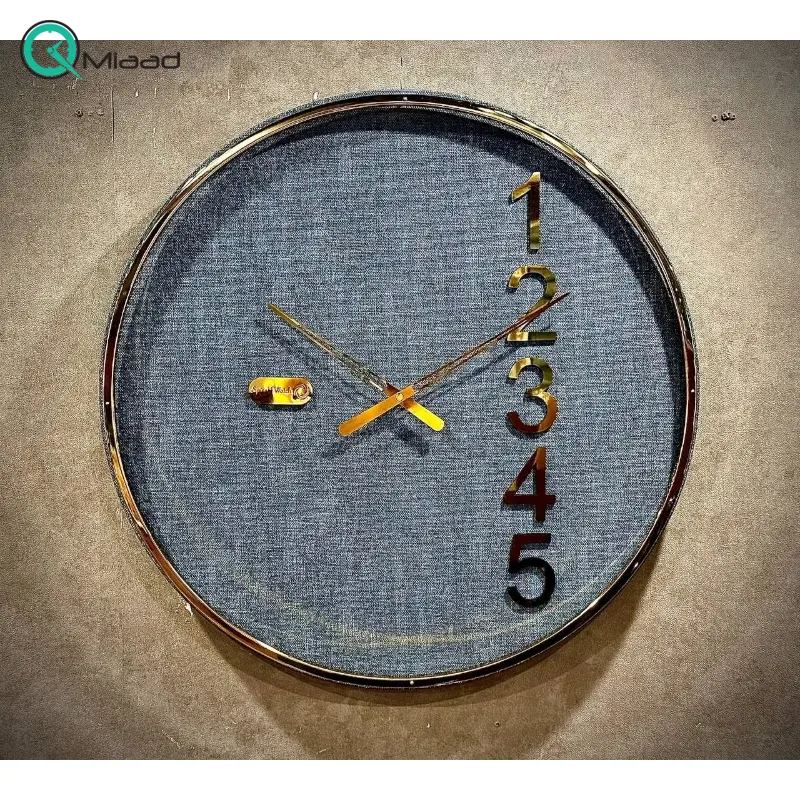 ساعت دیواری امپریال واچ، ساعت دیواری فلزی استیل برند امپریال با صفحه چرمی و موتور آرامگرد، طراحی خلاقانه و سایز 60 سانت، دارای اعداد لاتین خطی، صفحه طوسی ساعت دیواری