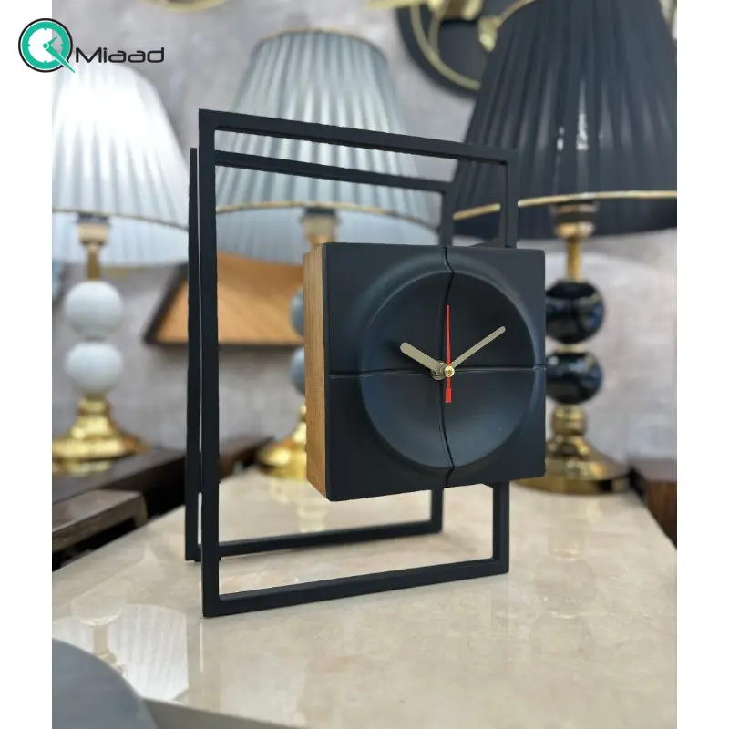 ساعت رومیزی لان مدل 882، ساعت رومیزی مستطیل با متریال بِتُن و فلز، دارای رنگ بندی ویژه، طراحی فانتزی و مینیمال، موتور آرامگرد و 2 سال ضمانت، رنگ مشکی ساعت رومیزی