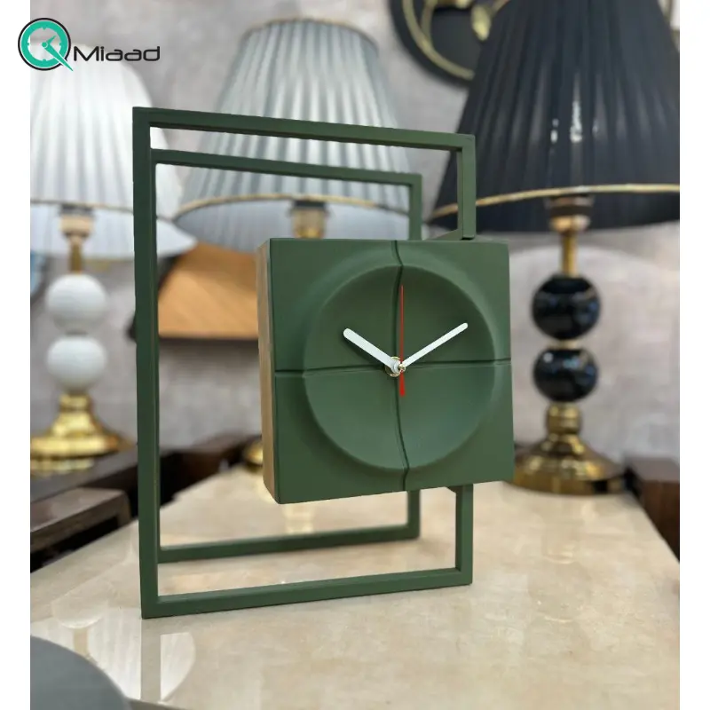 ساعت رومیزی لان مدل 882، ساعت رومیزی مستطیل با متریال بِتُن و فلز، دارای رنگ بندی ویژه، طراحی فانتزی و مینیمال، موتور آرامگرد و 2 سال ضمانت، رنگ سبز ساعت رومیزی