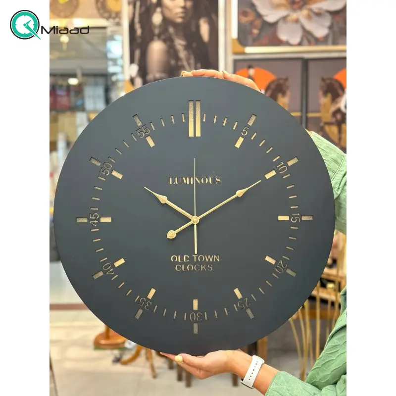 ساعت دیواری لومی Luminous مدل 2280، ساعت دیواری گرد ام دی اف سایز 60 و موتور آرامگرد، ساعت دیواری با صفحه مینیمال و جذاب، رنگ مشکی ساعت