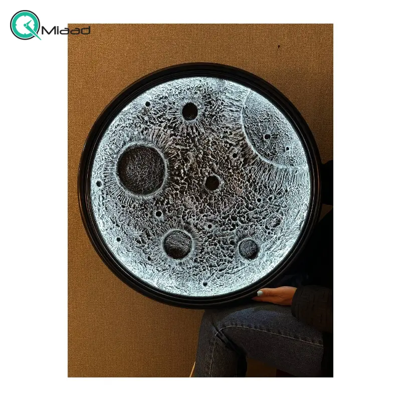 تابلو نقش برجسته مدل ماه کد 1750، تابلو دکوری شیک و زیبا سایز 70، نقشه برجسته دست ساز از جنسMDF مناسب اتاق نشیمن و سالن پذیرایی، رنگ مشکی تابلو چوبی