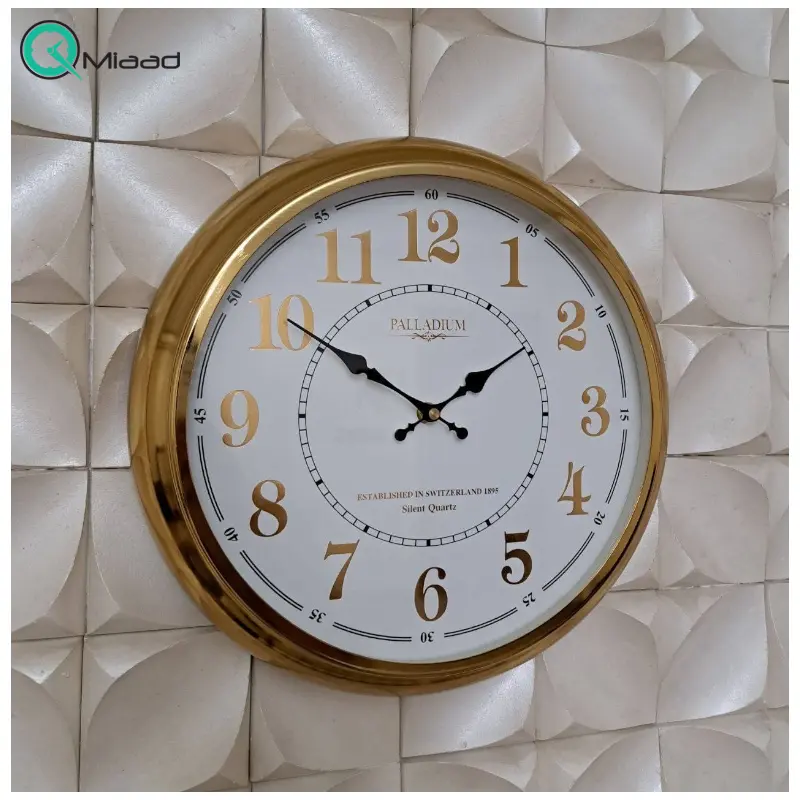 ساعت دیواری فلزی پالادیوم مدل 105، ساعت دیواری سایز 35 با فونت جذاب و خوانا اعداد لاتین، ساعت دیواری شیک و متفاوت آبکاری شده با فریم فلزی به رنگ طلایی اعداد لاتین ساعت دیواری