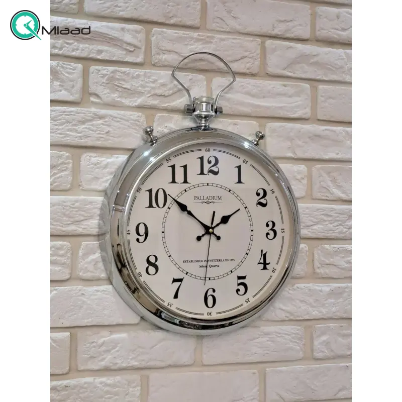 ساعت دیواری فلزی پالادیوم مدل 105+، ساعت دیواری سایز 35 با فونت جذاب و خوانا اعداد لاتین، ساعت دیواری به سبک ساعت جیبی با فریم فلزی به رنگ نقره ای اعداد لاتین ساعت دیواری