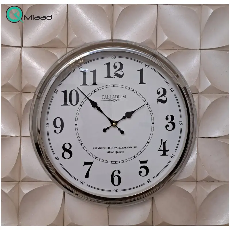 ساعت دیواری فلزی پالادیوم مدل 105، ساعت دیواری سایز 35 با فونت جذاب و خوانا اعداد لاتین، ساعت دیواری شیک و متفاوت آبکاری شده با فریم فلزی به رنگ نقره ای اعداد لاتین ساعت دیواری