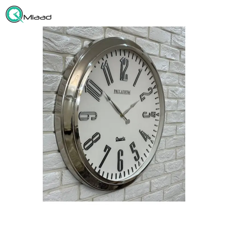 ساعت دیواری فلزی پالادیوم مدل 501، ساعت دیواری سایز 70 با فونت ساده و خوانا اعداد، ساعت دیواری شیک و متفاوت آبکاری شده با فریم فلزی، رنگ نقره ای سفید ساعت دیواری