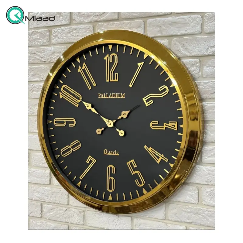 ساعت دیواری فلزی پالادیوم مدل 501، ساعت دیواری سایز 70 با فونت ساده و خوانا اعداد، ساعت دیواری شیک و متفاوت آبکاری شده با فریم فلزی، رنگ طلایی مشکی ساعت دیواری