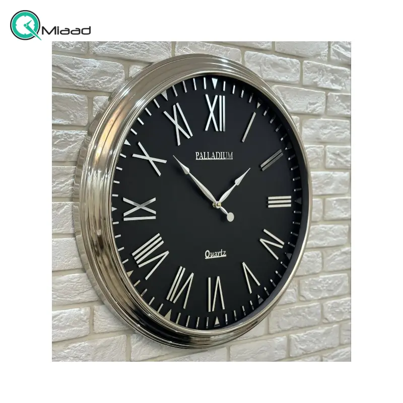 ساعت دیواری فلزی پالادیوم مدل 503، ساعت دیواری سایز 70 با فونت ساده و خوانا اعداد رومی، ساعت دیواری شیک و متفاوت آبکاری شده با فریم فلزی، رنگ سیلور مشکی ساعت دیواری