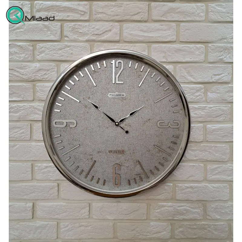 ساعت دیواری فلزی پالادیوم مدل x100، ساعت دیواری سایز 55 با فونت جذاب و خوانا اعداد لاتین، ساعت دیواری شیک و متفاوت آبکاری شده با فریم فلزی، رنگ سیلور ساعت دیواری