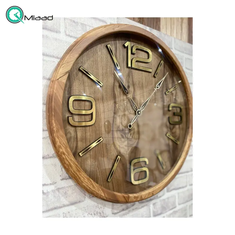 ساعت دیواری پاشا مدل 652، ساعت دیواری با متریال چوب طبیعی نراد روسی، جزییات مدرن و ساده، موتور ساخت تایوان و اعداد بزرگ لاتین، قهوه ای، سایز 65 ساعت
