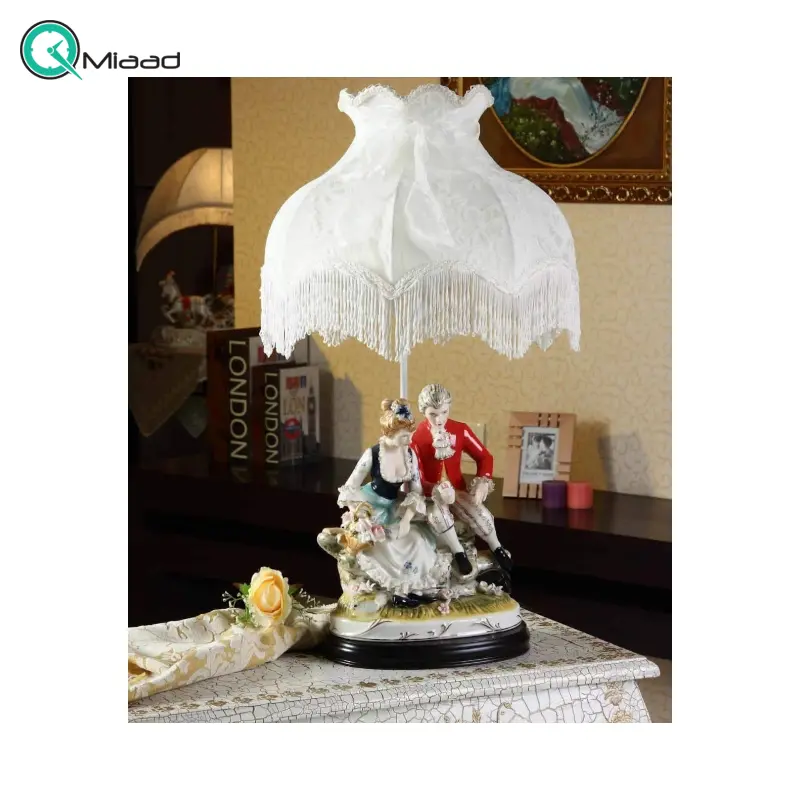 آباژور رومیزی سلطنتی مدل 11800، چراغ رومیزی چینی دست ساز طرح قدیمی به سبک سلطنتی اروپایی برای دکوراسیون منزل، طرح زوج نشسته آباژور