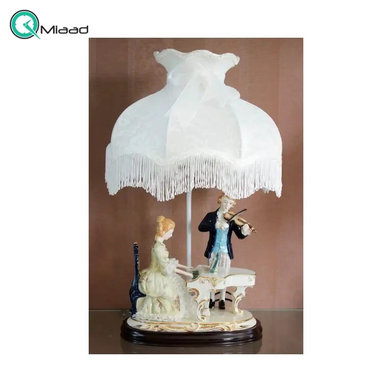 آباژور رومیزی سلطنتی مدل 11800، چراغ رومیزی چینی دست ساز طرح قدیمی به سبک سلطنتی اروپایی برای دکوراسیون منزل، طرح زوج موزیسین آباژور