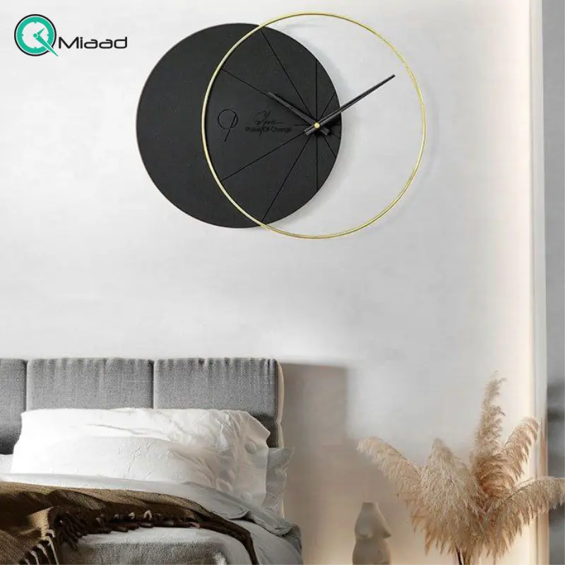 ساعت دیواری مدرن زحل 768، ساعت دیواری با متریال ام دی اف و استیل، دارای رنگ بندی و رنگ استیل ثابت، دارای موتور آرامگرد و دو سال ضمانت، رنگ مشکی ساعت دیواری